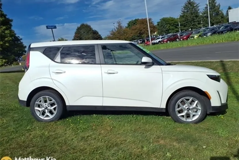 2025 Kia Soul S photo 1
