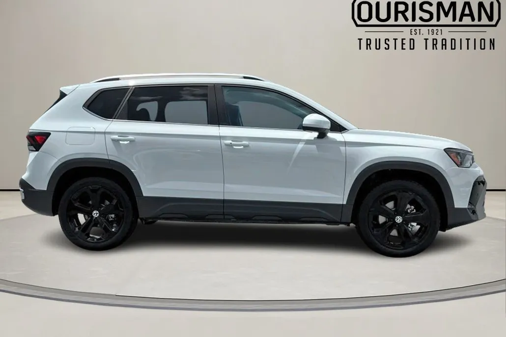 2025 Volkswagen Taos SEL photo 1