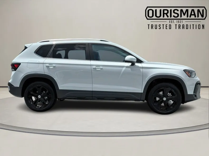 2025 Volkswagen Taos SEL photo 1