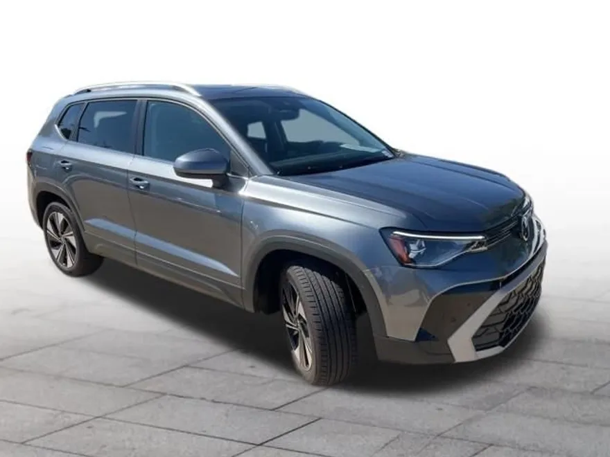 2025 Volkswagen Taos SE photo 1