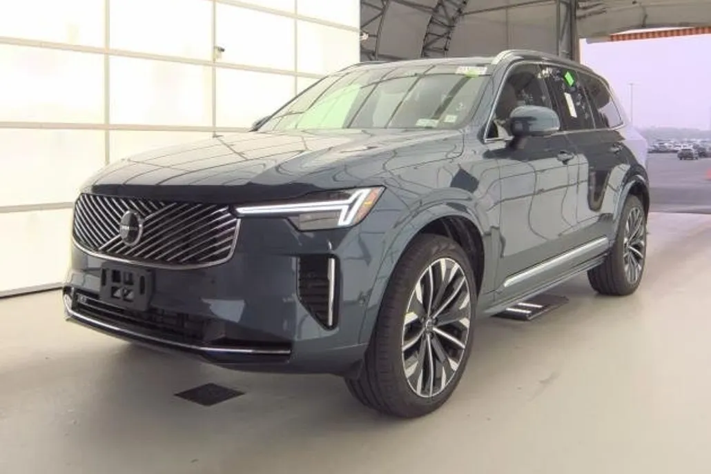 2025 Volvo XC90 Plus photo 1