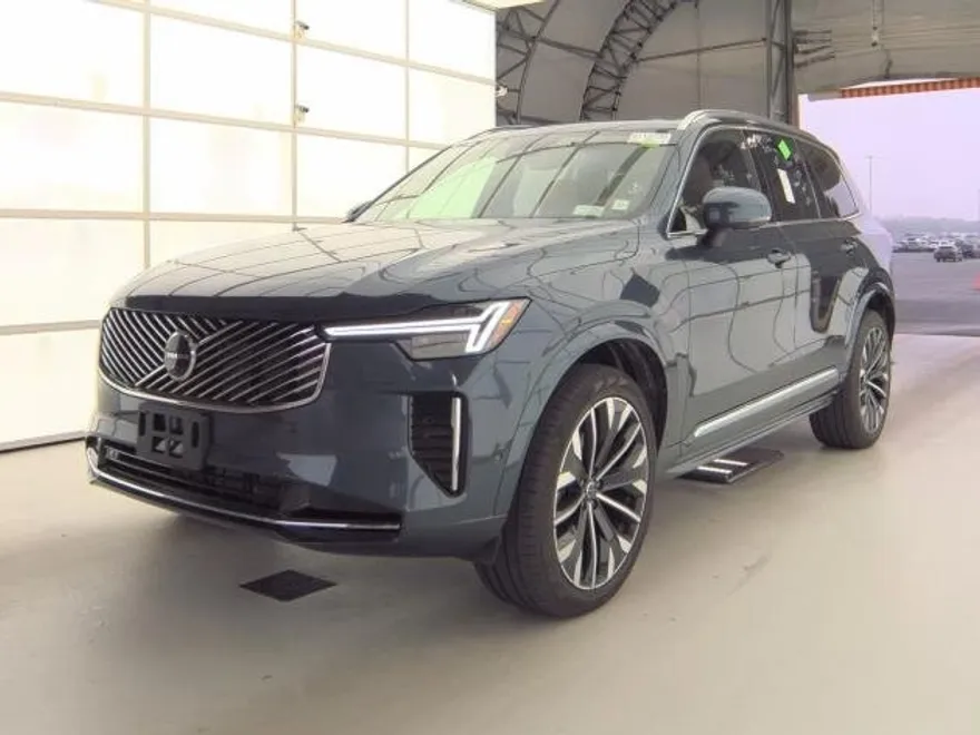 2025 Volvo XC90 Plus photo 1