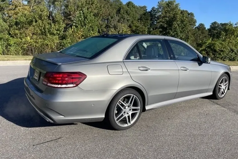 2015 Mercedes Benz E 400 Sedan photo 1