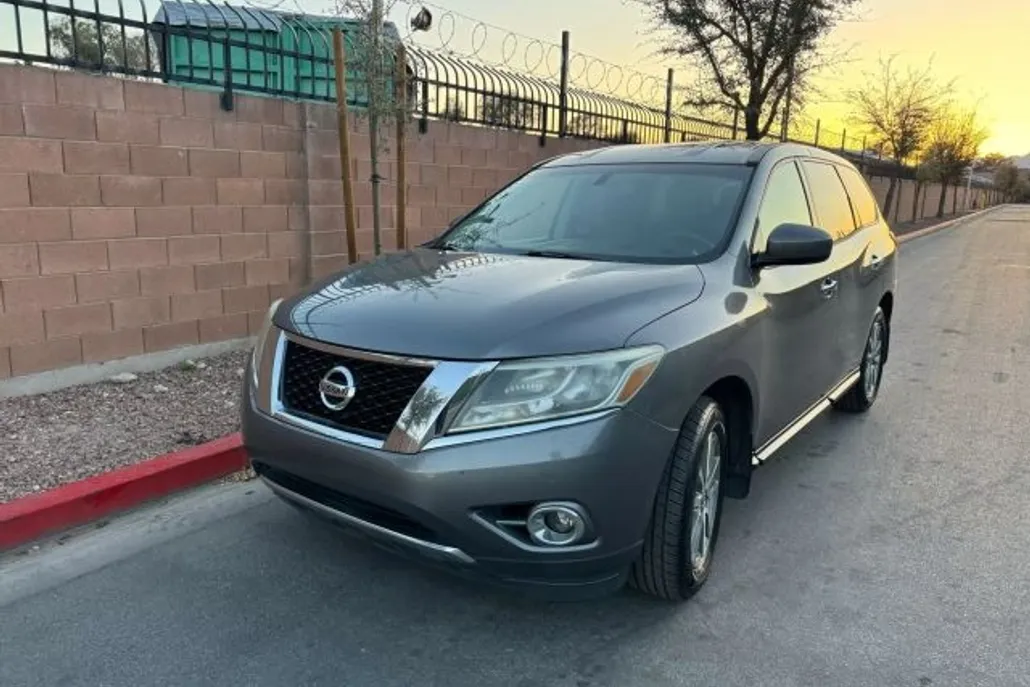 2015 Nissan Pathfinder photo 1