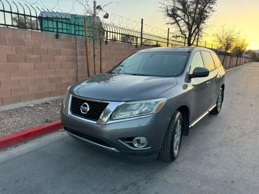 2015 Nissan Pathfinder photo 1