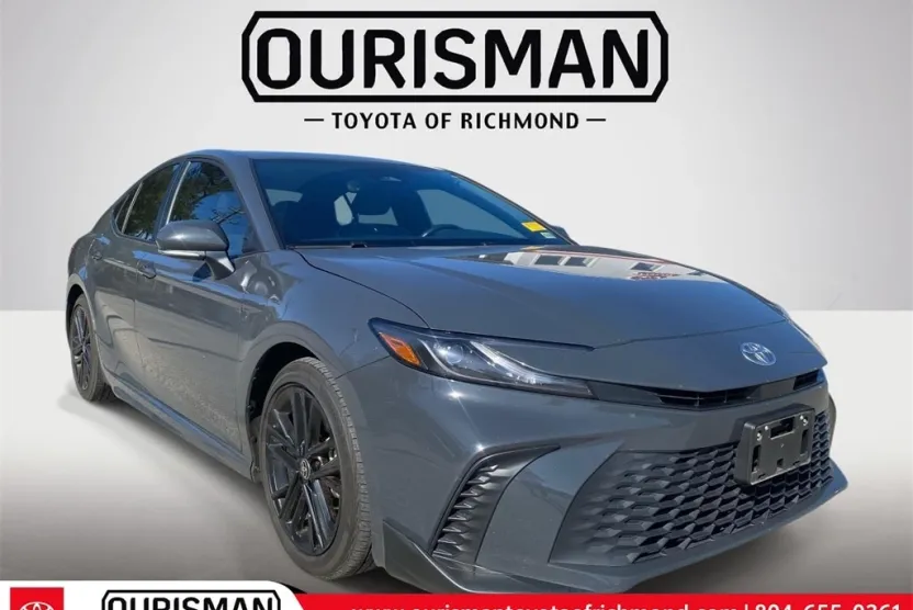 2025 Toyota Camry SE photo 1