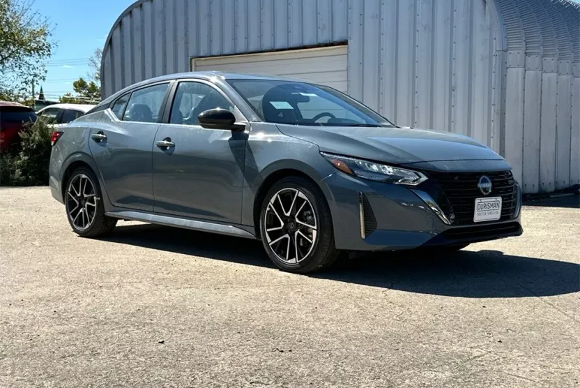 2025 Nissan Sentra SR photo 1