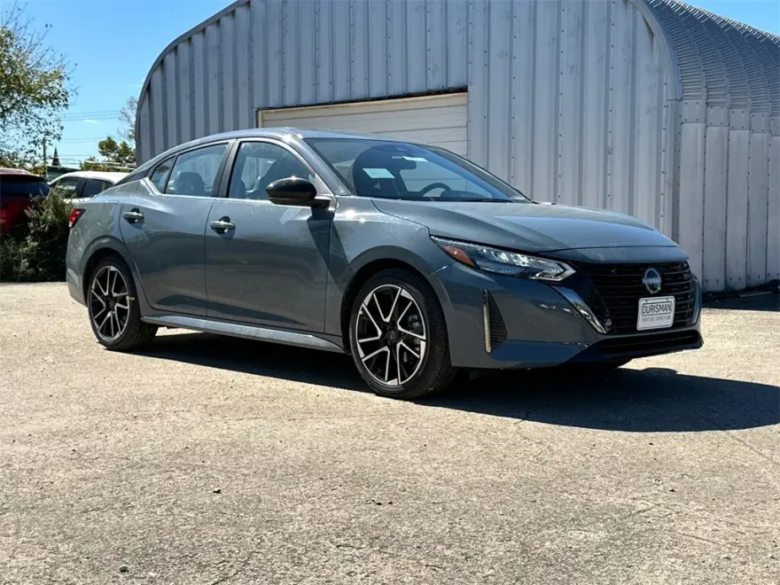 2025 Nissan Sentra SR photo 1