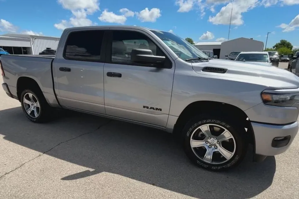 2025 Ram 1500 Tradesman photo 1