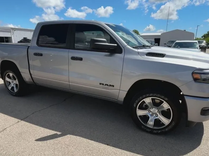 2025 Ram 1500 Tradesman photo 1