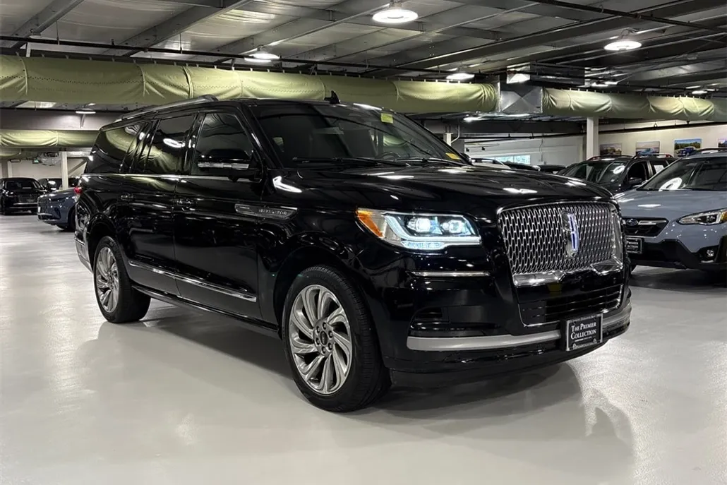 2022 Lincoln Navigator L Reserve photo 1