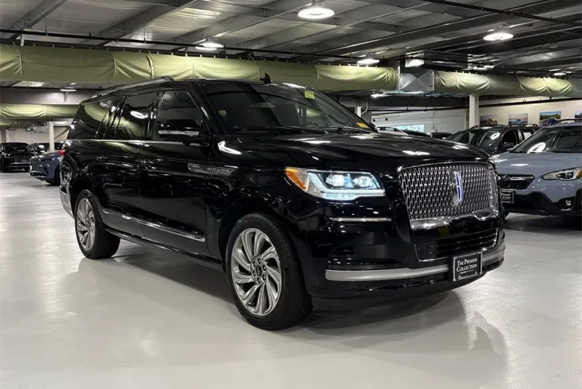 2022 Lincoln Navigator L Reserve photo 1