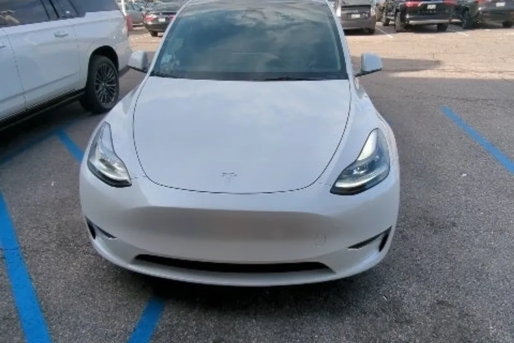 2023 Tesla Model Y Long Range photo 1
