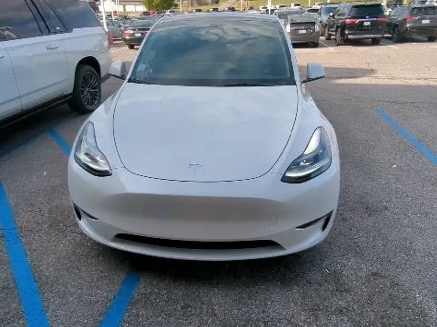 2023 Tesla Model Y Long Range photo 1
