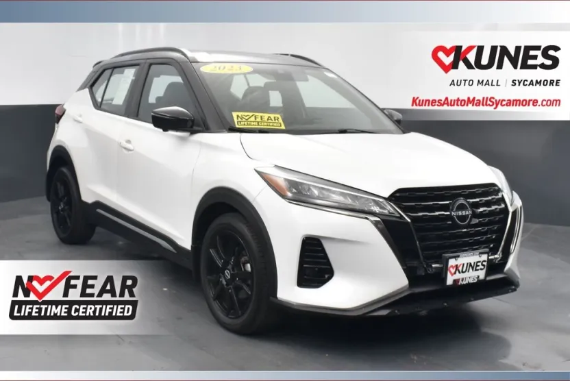2023 Nissan Kicks SR photo 1