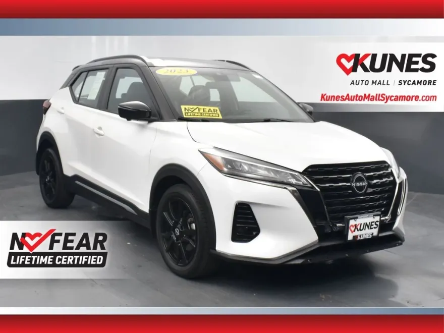 2023 Nissan Kicks SR photo 1