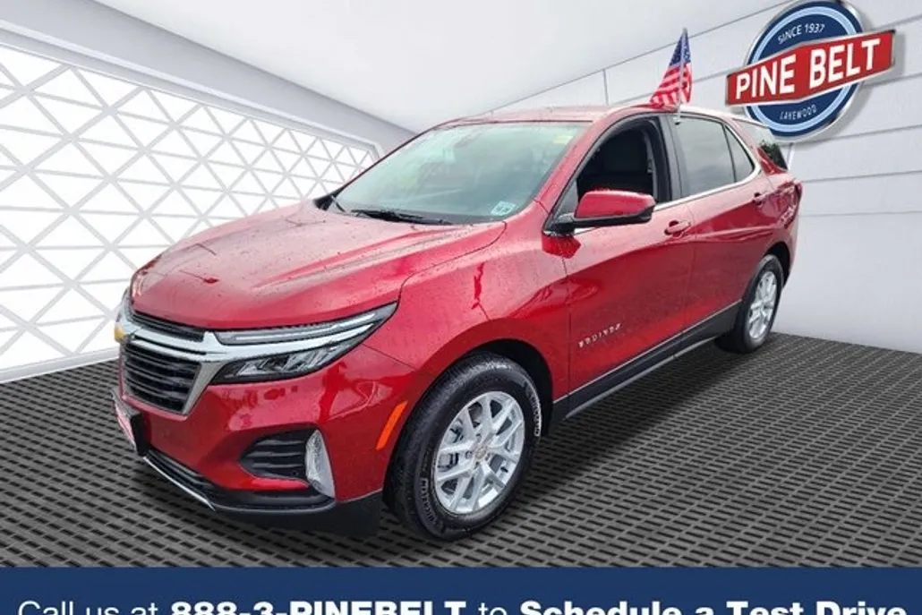 2024 Chevrolet Equinox LT photo 1