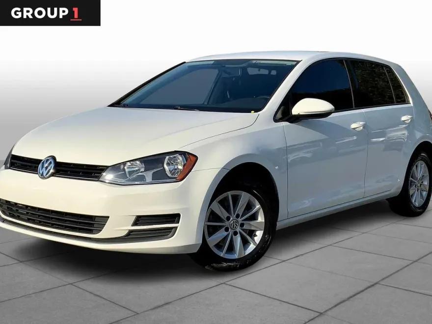 2017 Volkswagen Golf S photo 1