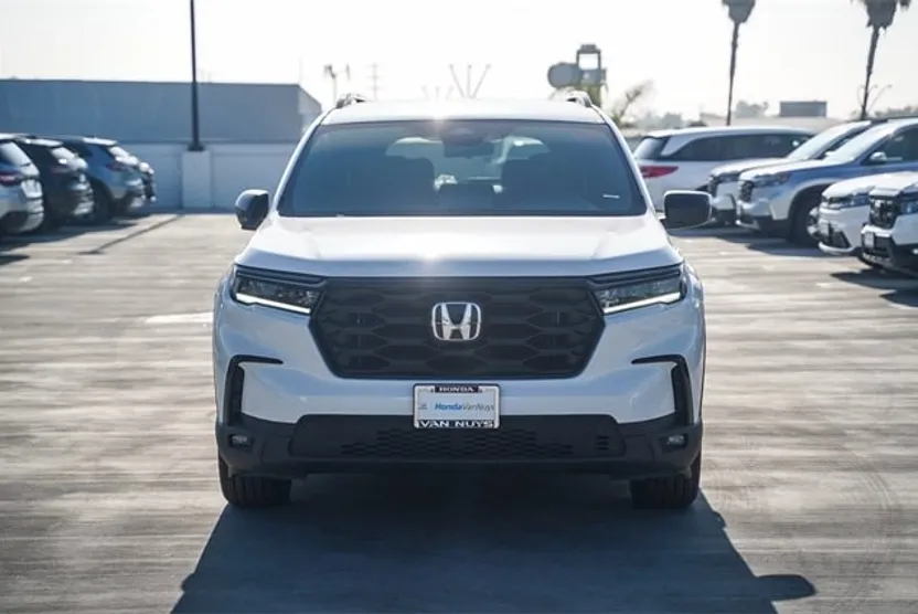 2025 Honda Pilot Sport photo 1