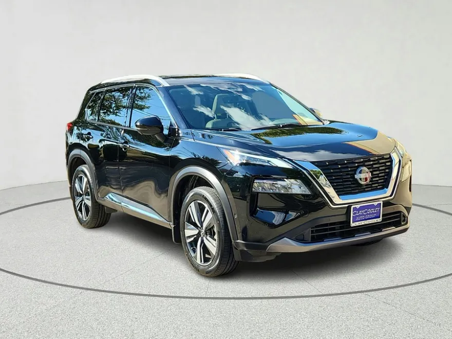 2023 Nissan Rogue SL photo 1
