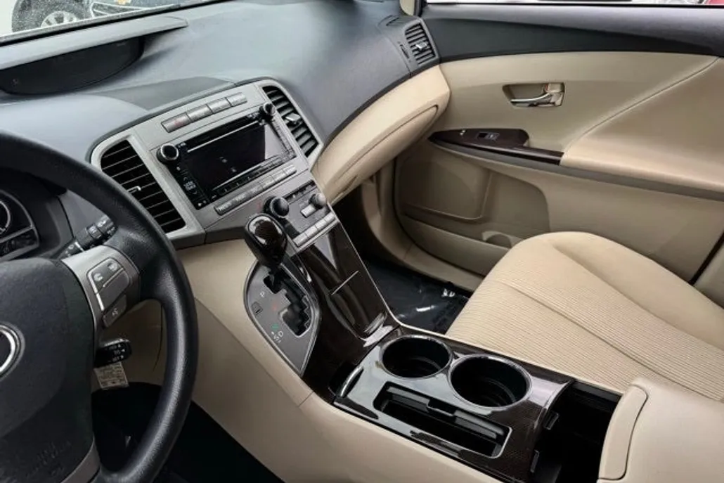 2011 Toyota Venza Base photo 1