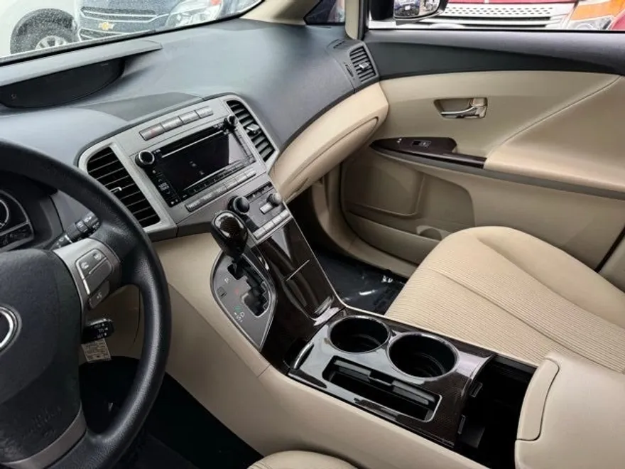 2011 Toyota Venza Base photo 1