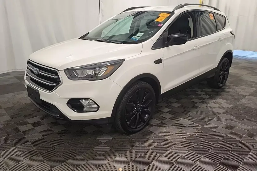 2018 Ford Escape SE Sport photo 1