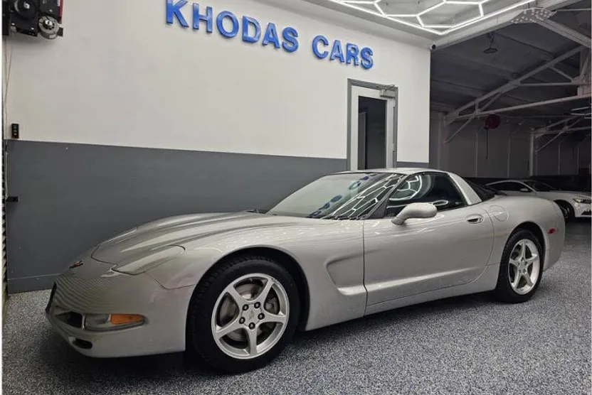 2004 Chevrolet Corvette photo 1