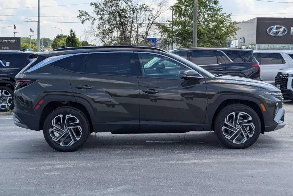 2025 Hyundai Tucson Limited photo 1