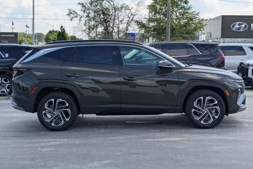 2025 Hyundai Tucson Limited photo 1