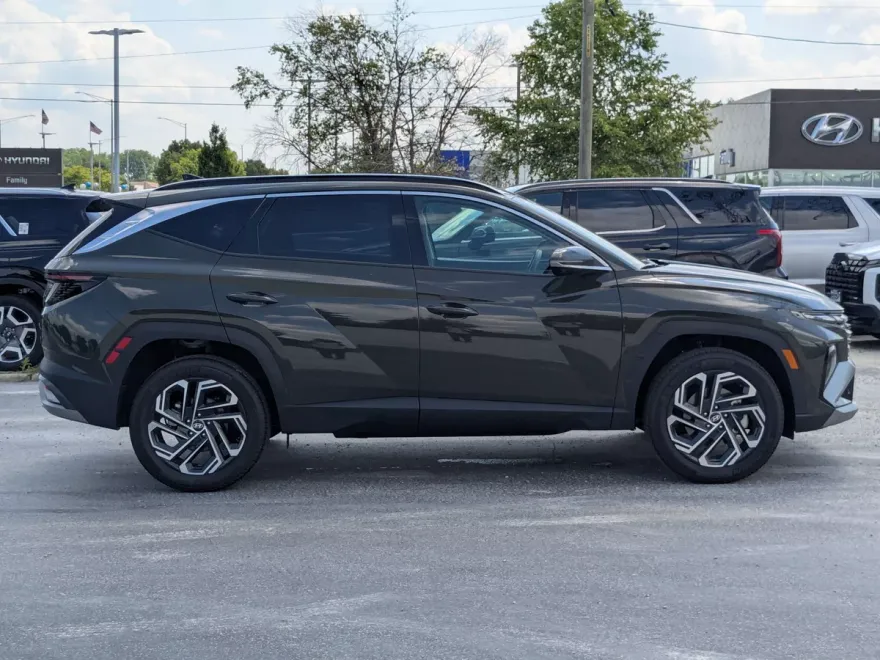 2025 Hyundai Tucson Limited photo 1
