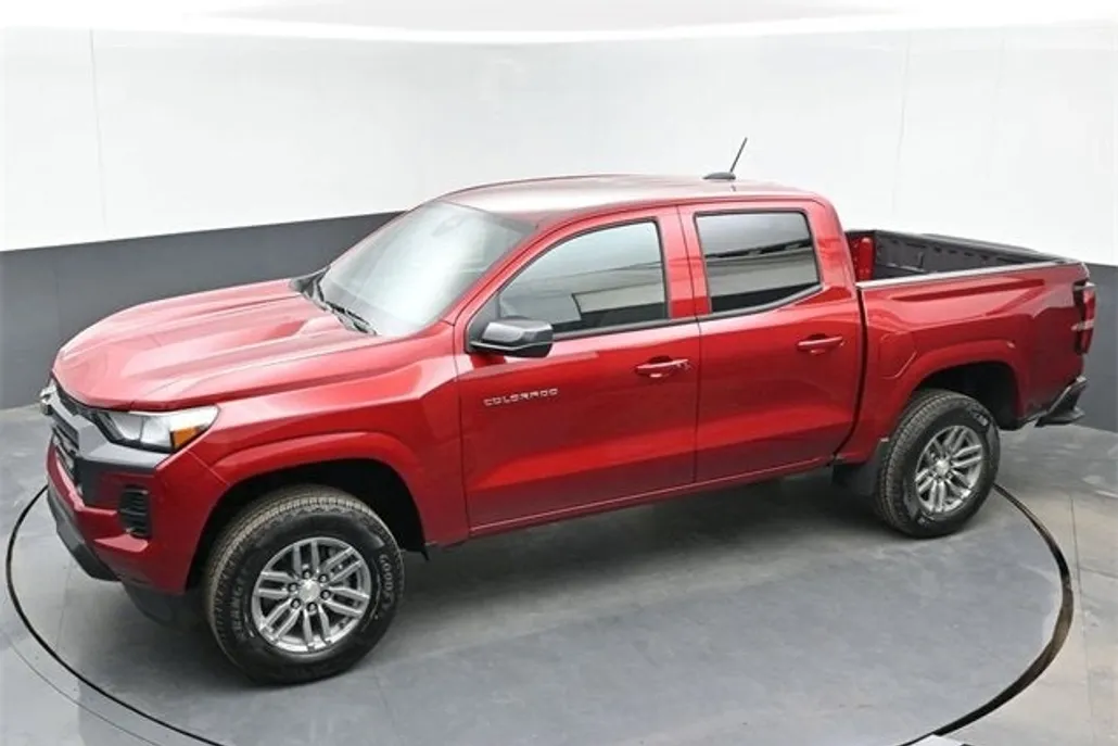 2026 Chevrolet Colorado LT photo 1