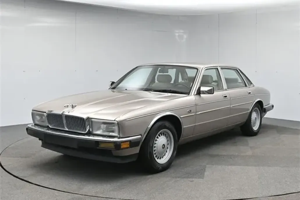 1988 Jaguar XJ Vanden Plas photo 1
