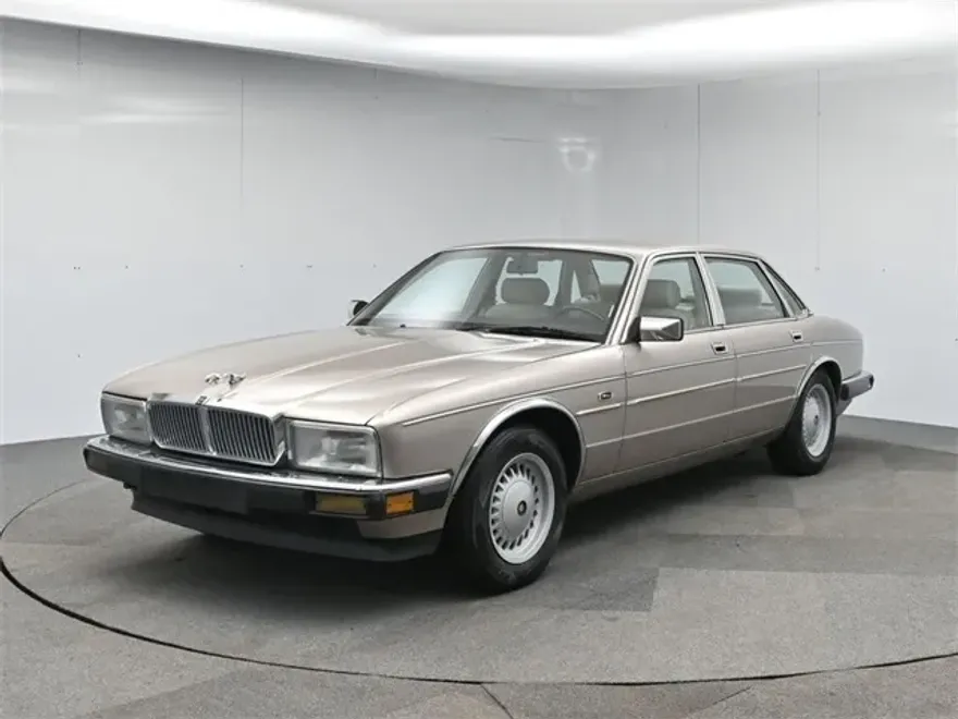 1988 Jaguar XJ Vanden Plas photo 1