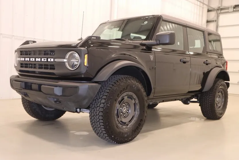 2025 Ford Bronco Base photo 1