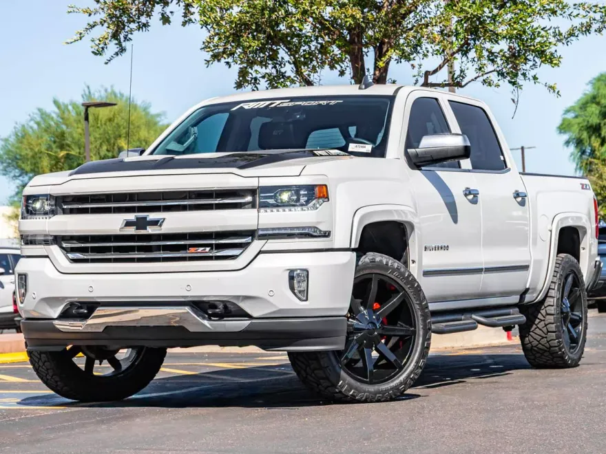 2017 Chevrolet Silverado 1500 LTZ photo 1