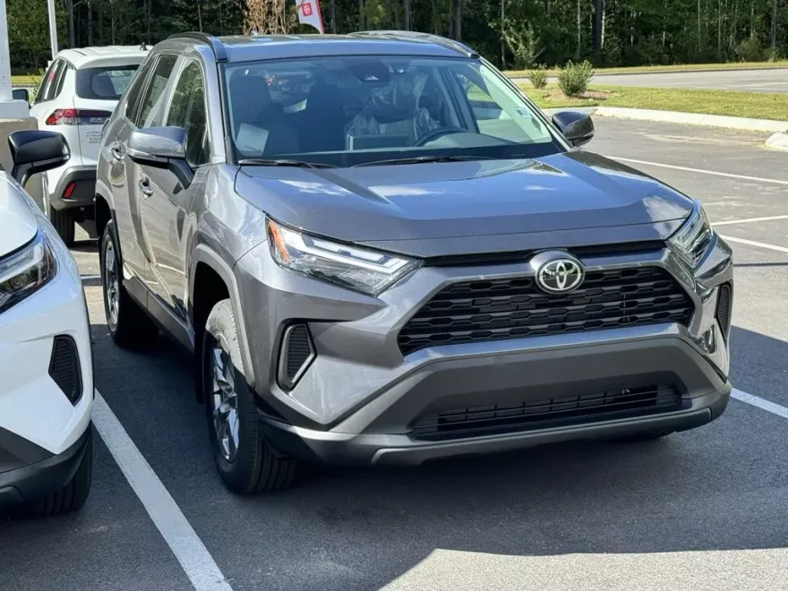 2025 Toyota RAV4 XLE photo 1