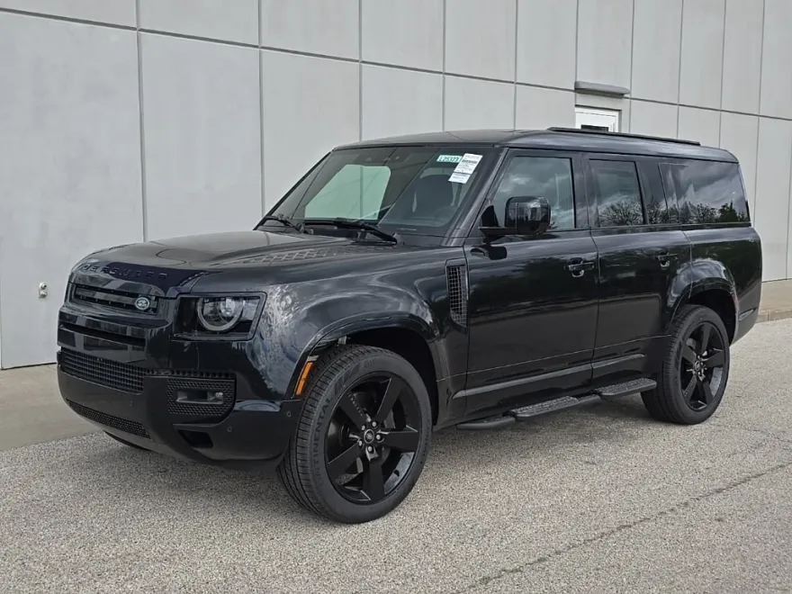 2025 Land Rover Defender 130 X-Dynamic SE photo 1