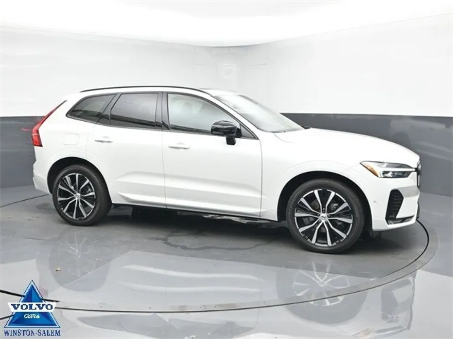 2023 Volvo XC60 B5 Plus photo 1