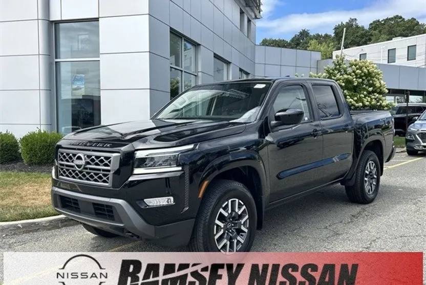 2024 Nissan Frontier SL photo 1