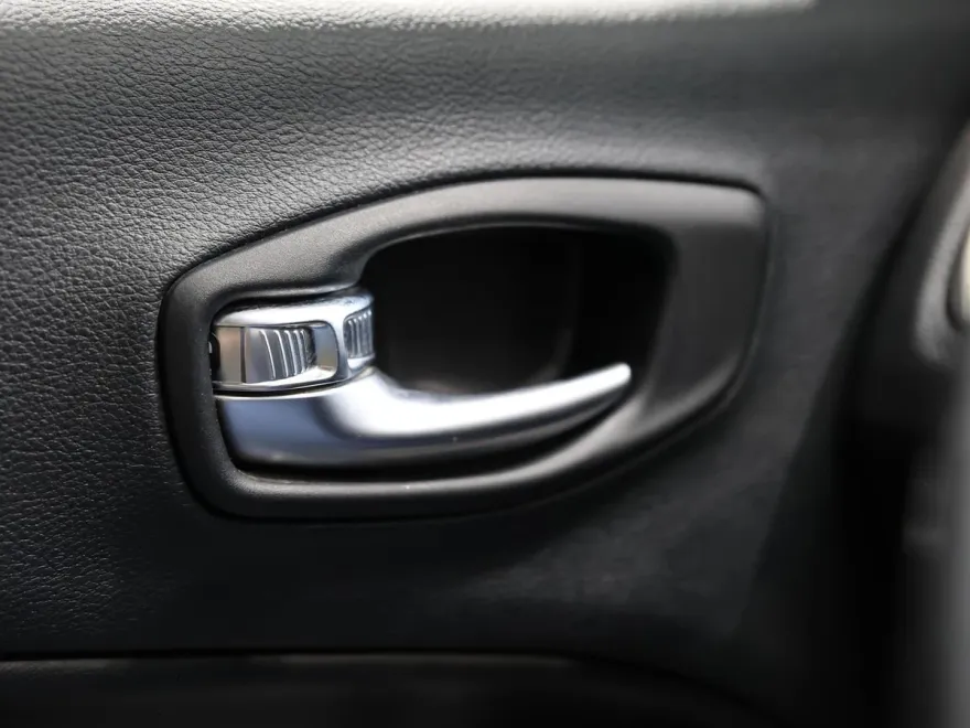 2019 Jeep Compass Latitude photo 18