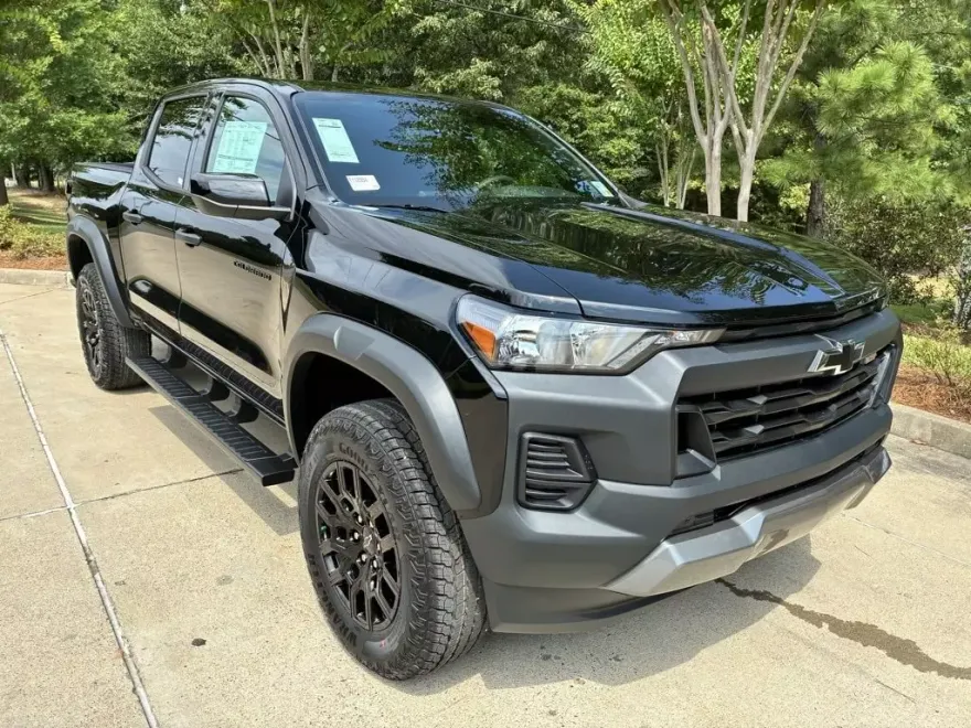 2026 Chevrolet Colorado Trail Boss photo 1