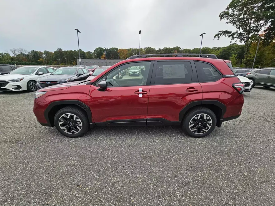 2025 Subaru Forester Premium photo 1