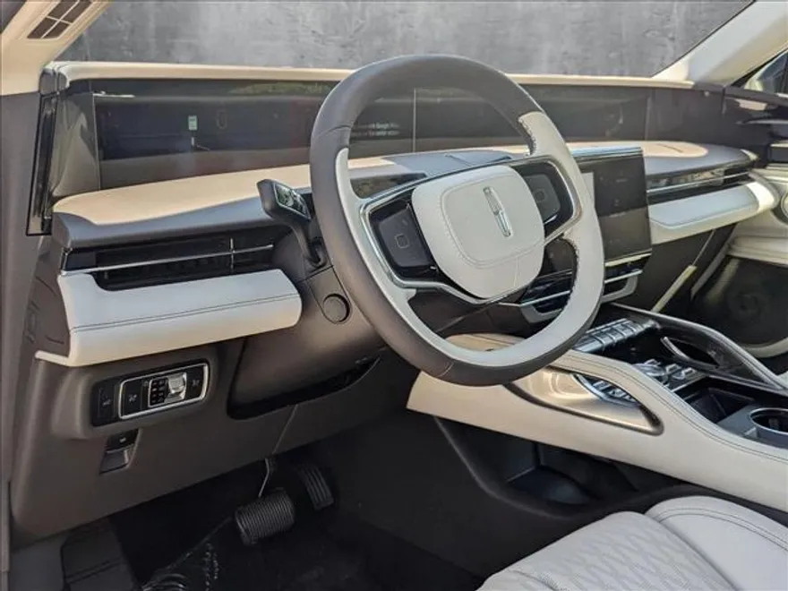 2025 Lincoln Nautilus Black Label photo 3