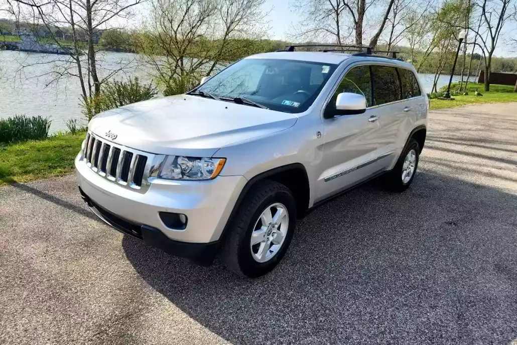 2012 Jeep Grand Cherokee Laredo photo 1