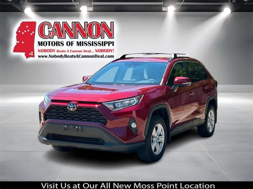 2021 Toyota RAV4 XLE photo 1