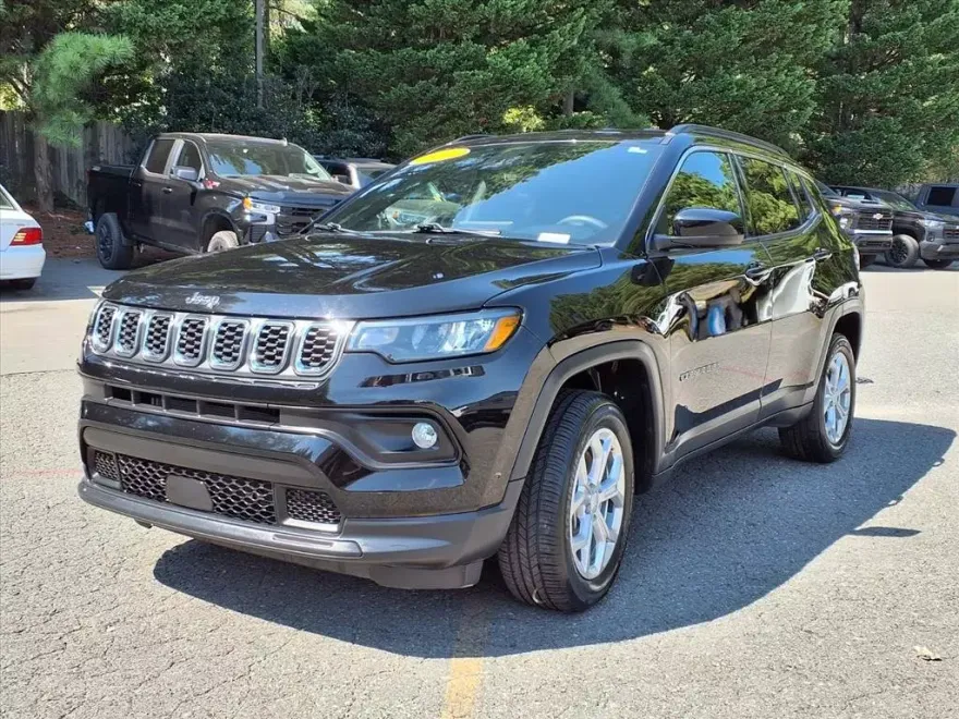 2024 Jeep Compass Latitude photo 1