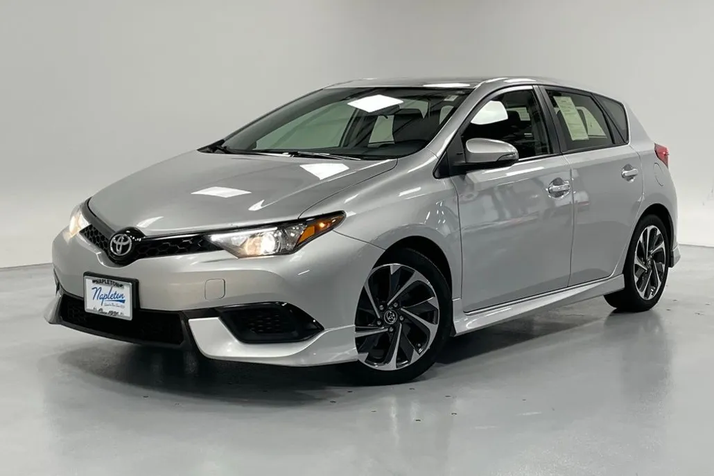 2017 Toyota Corolla iM Base photo 1