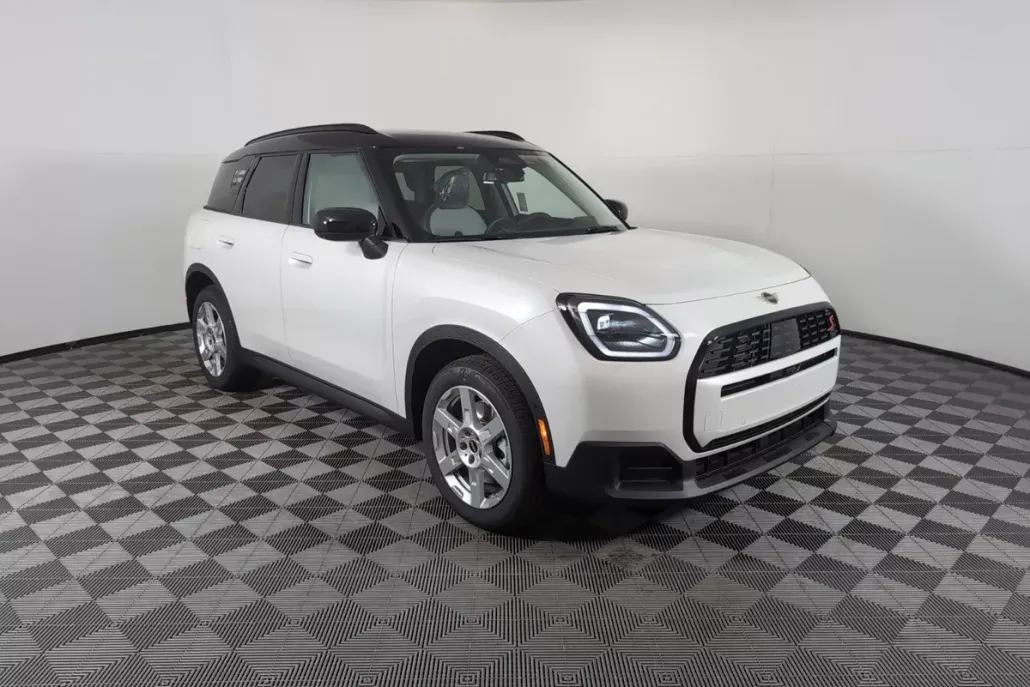 2025 Mini Countryman Iconic photo 1