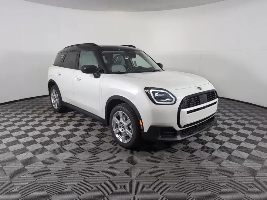 2025 Mini Countryman Iconic photo 1